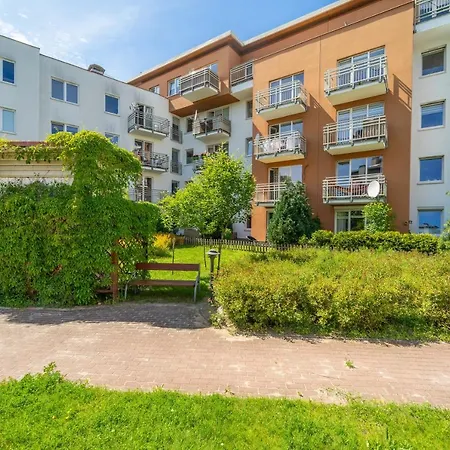 For 10 With Garden And Parking Apartment