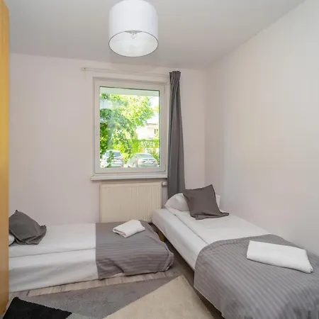 For 10 With Garden And Parking Apartment
