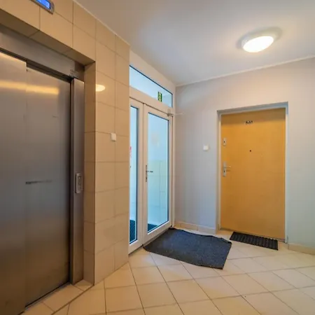 Apartment For 10 With Garden And Parking Gdansk