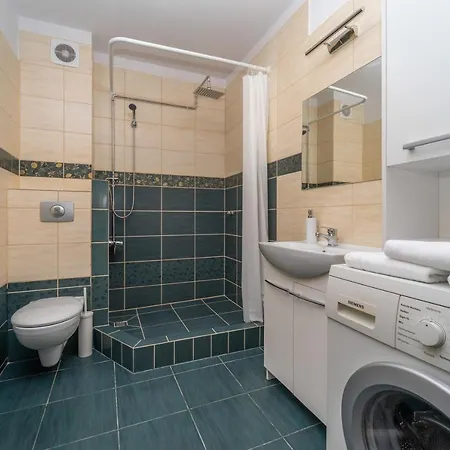 Apartment For 10 With Garden And Parking Gdansk