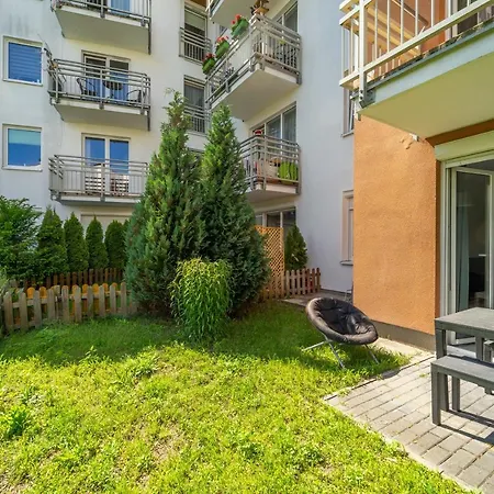 Apartment For 10 With Garden And Parking