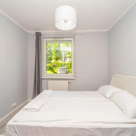 Apartment For 10 With Garden And Parking
